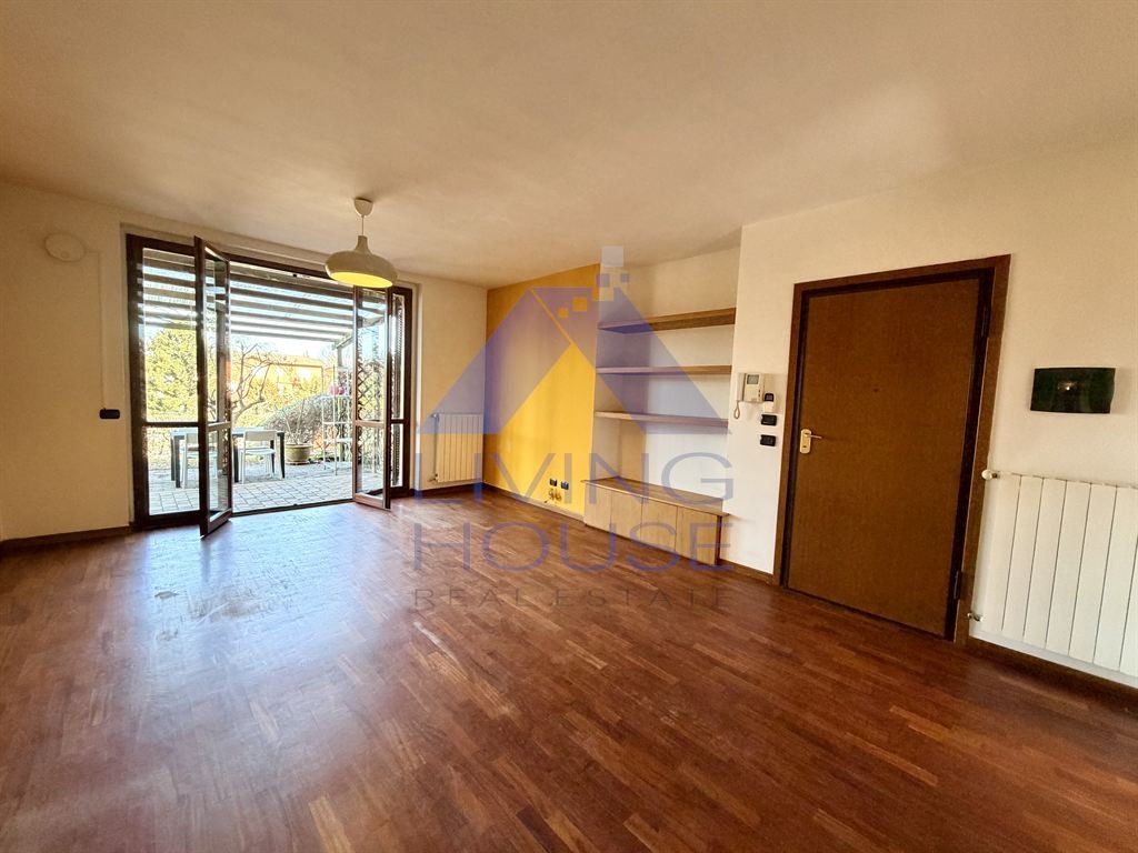 Lesmo – Via Lega Lombarda | Trilocale con giardino, libero su tutti i lati